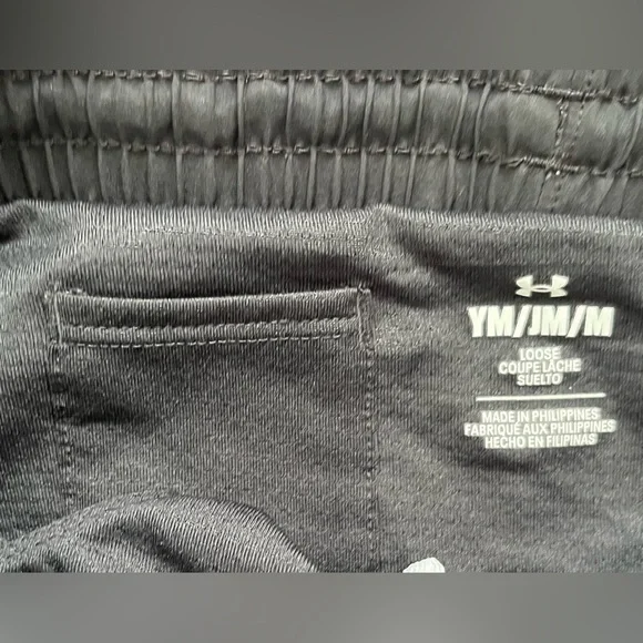 UNDER ARMOUR YOUTH Girls Running Shorts Black Reflective Trim Size YMD - Picture 8 of 9